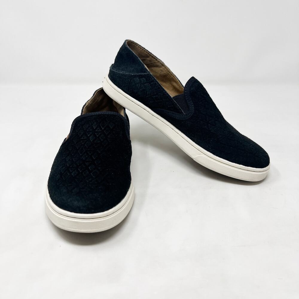 [OluKai] Pehuea Black Textured Embossed Suede Leather Slip On Sneakers Size 6 - Picture 2 of 10